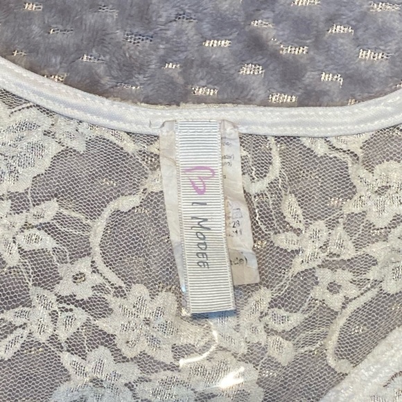 Adorable black and white lace and flare top size XL - Picture 9 of 9